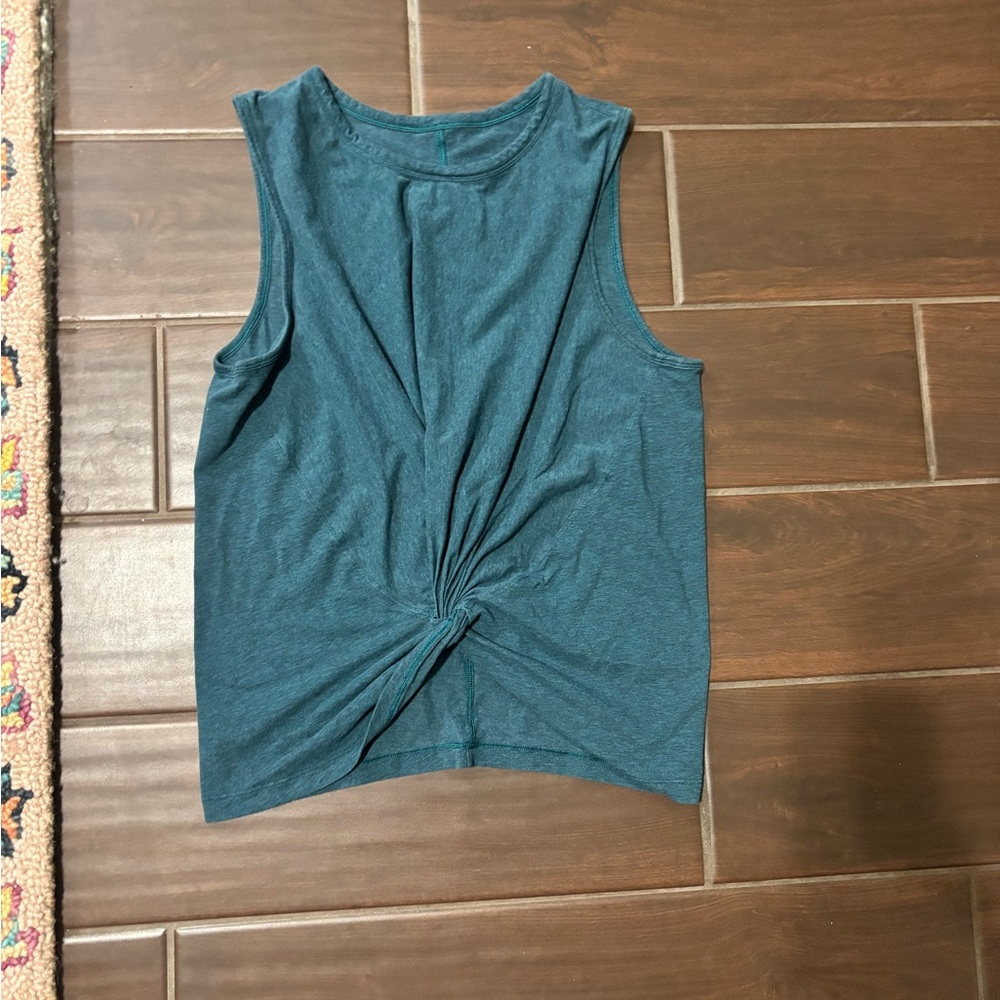 Lululemon twist front tank Sz 6